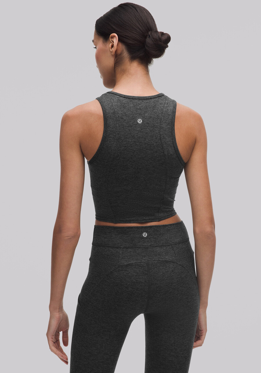 kurzes tanktop aus weichem wildleder mit rundhalsausschnitt