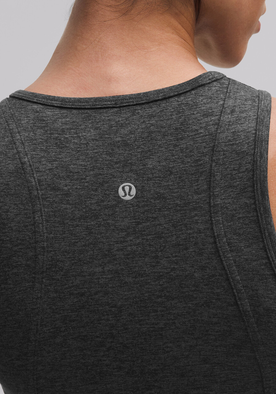 kurzes tanktop aus weichem wildleder mit rundhalsausschnitt