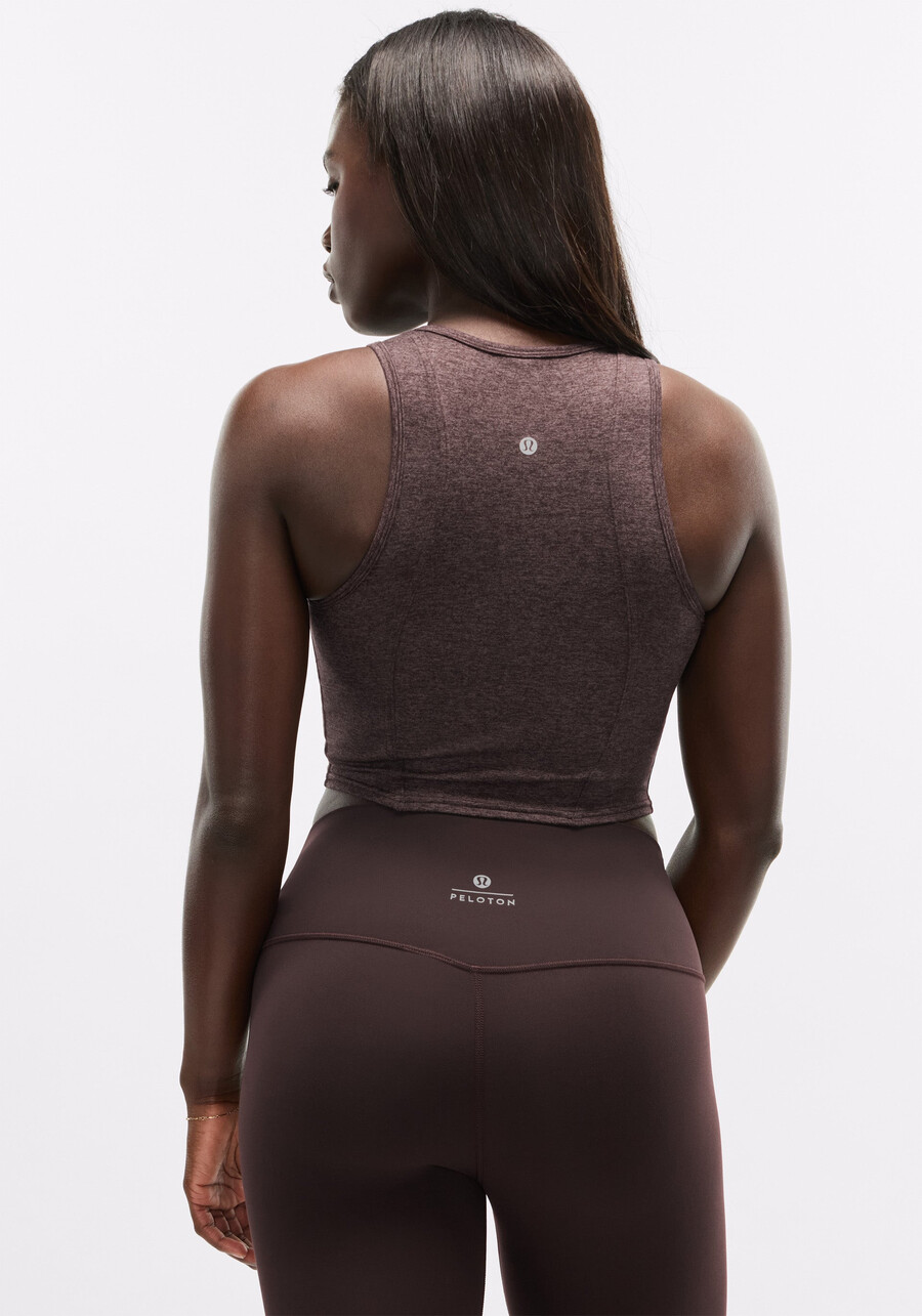 kurzes tanktop aus weichem wildleder mit rundhalsausschnitt