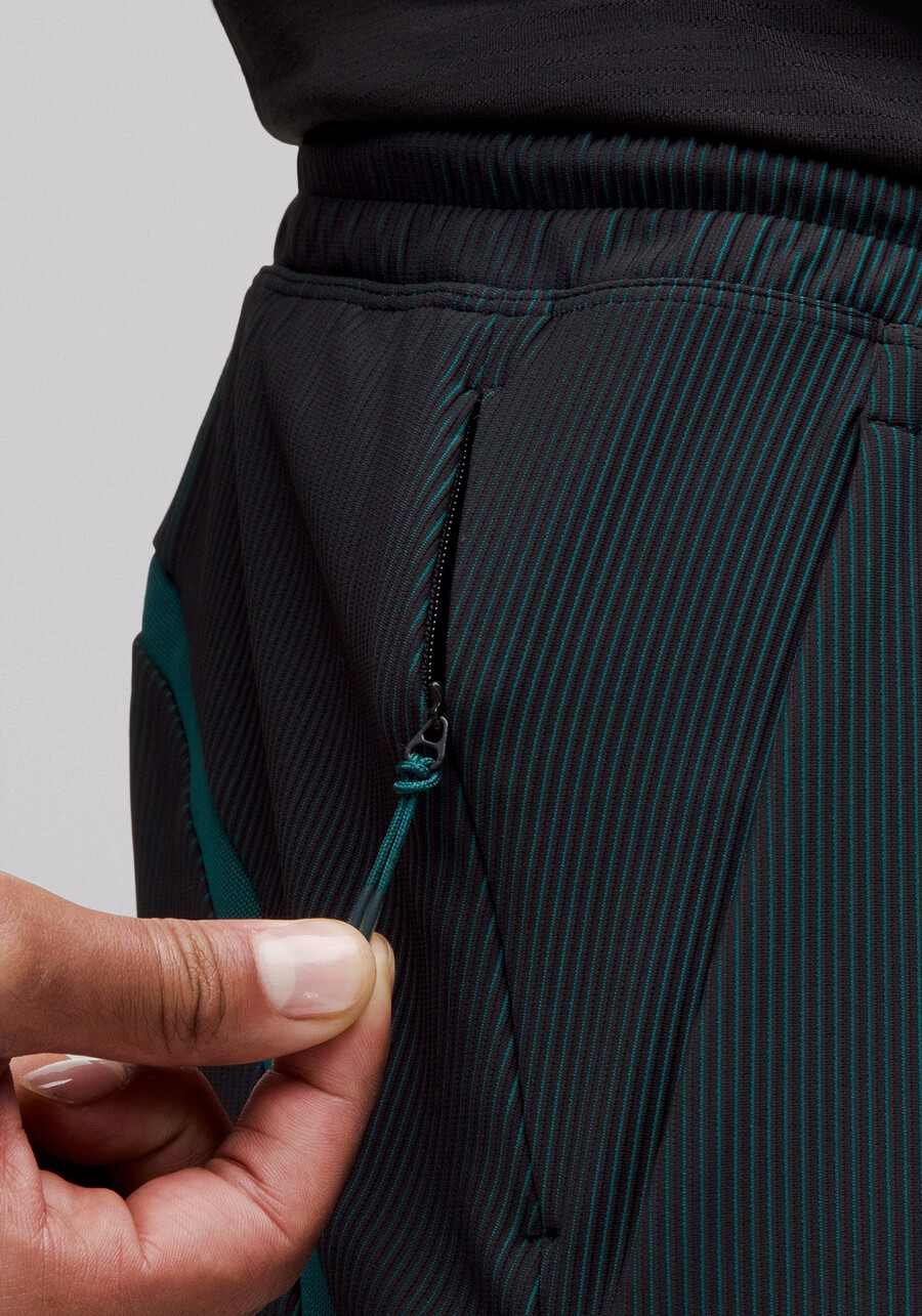 luxe pace breaker linerless short 7