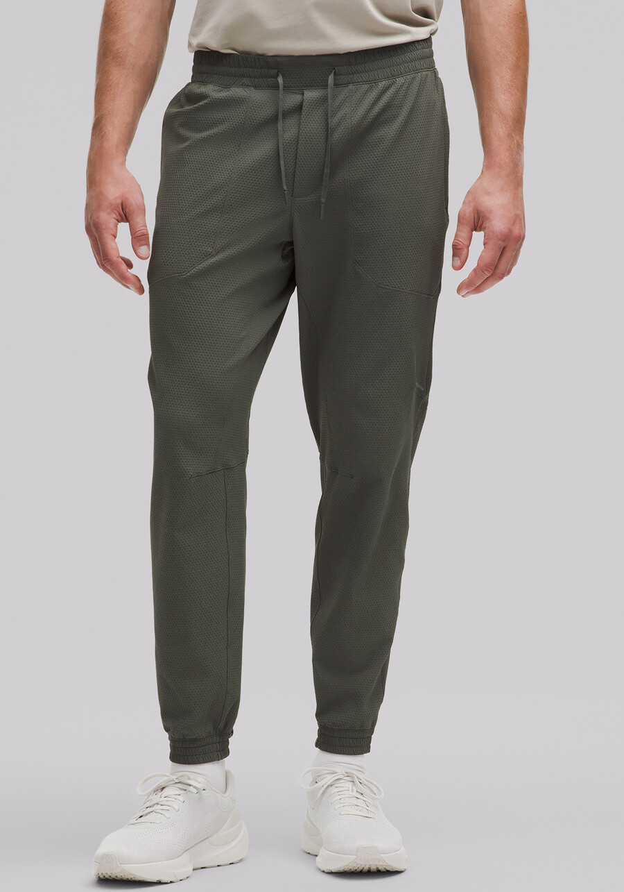license to train textured jogger regular
