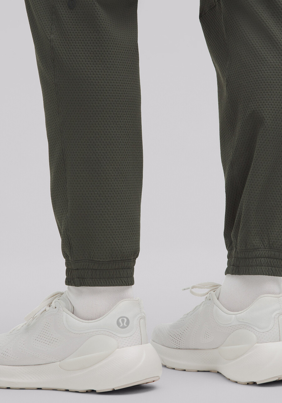 license to train textured jogger regular