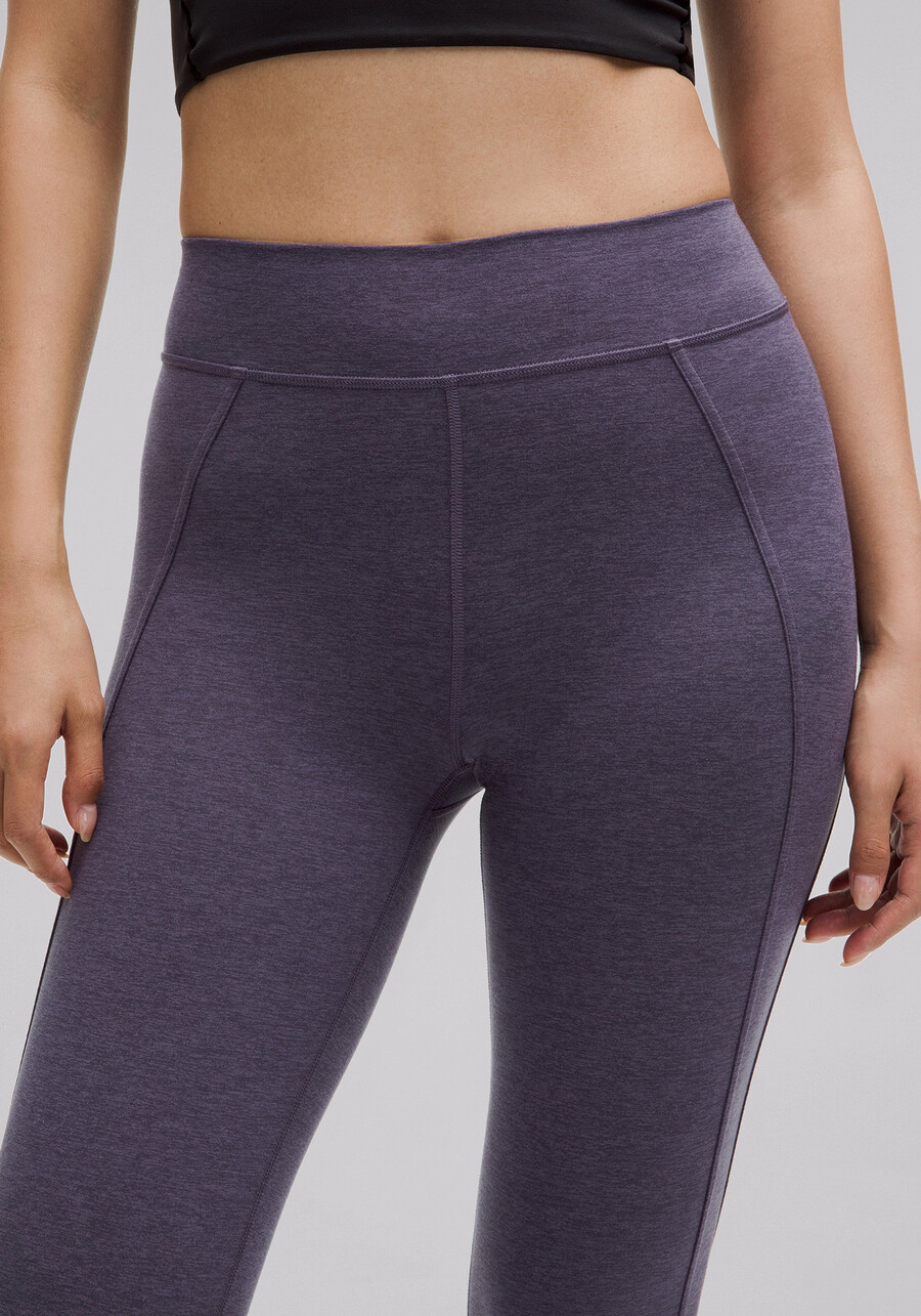 weiche wildlederhose mit schlitz am saum hohem bund und ausgestelltem bein