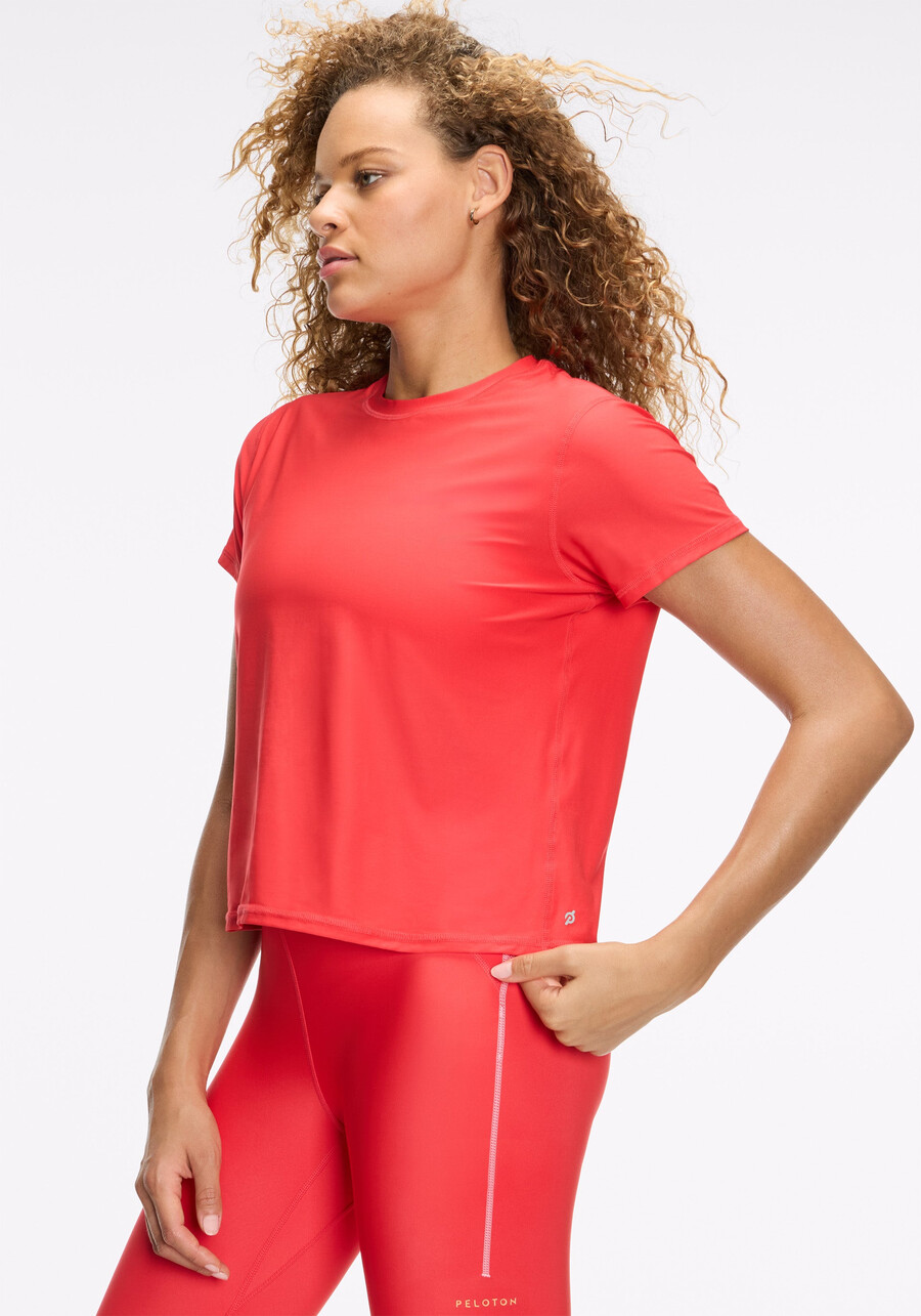 essential performance crop tee