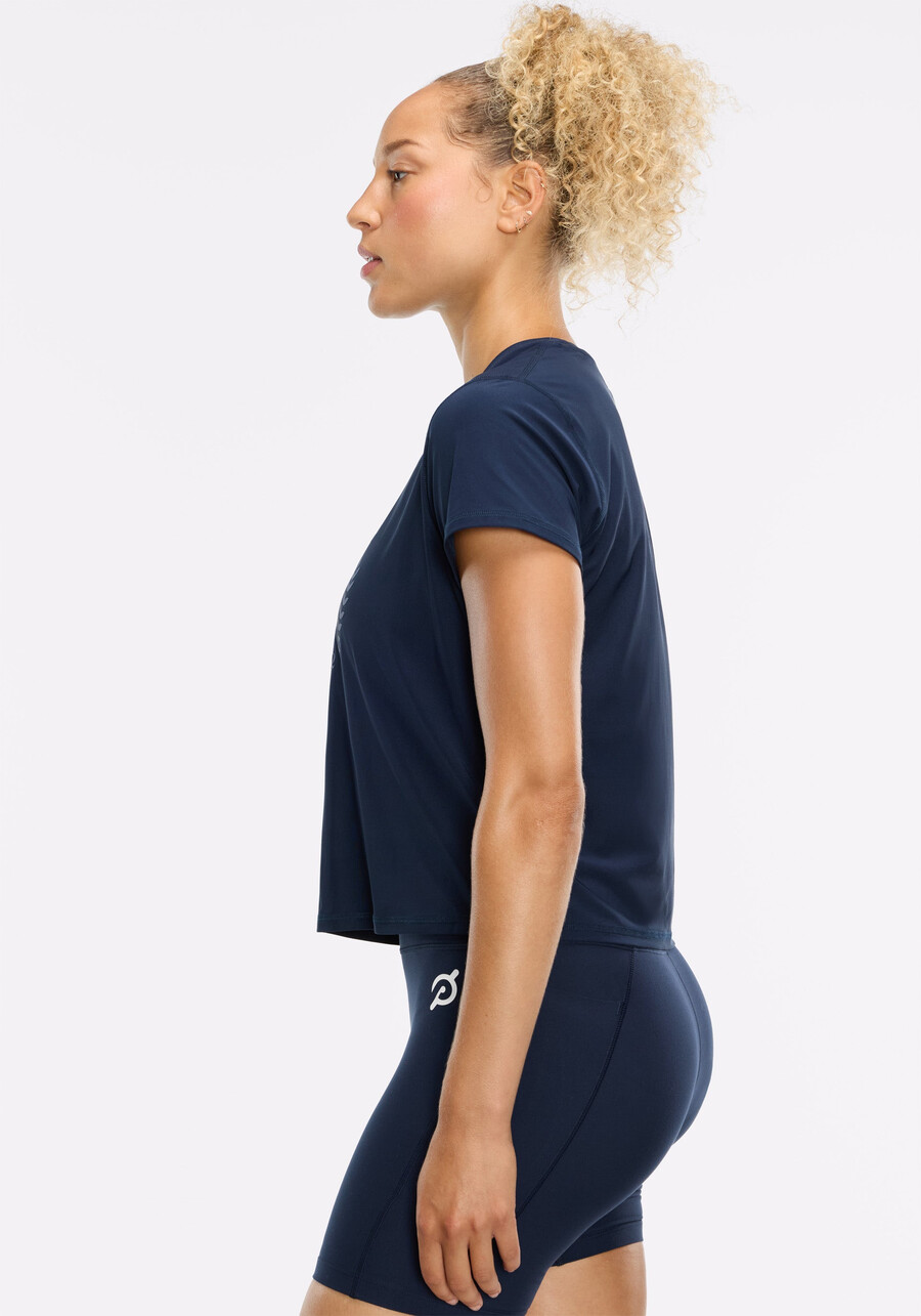 essential performance crop tee