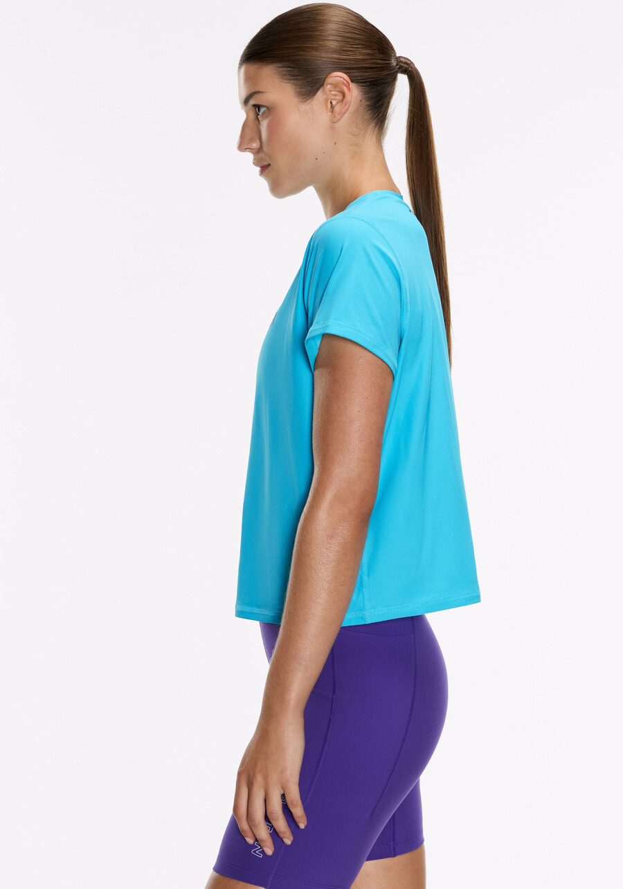 essential performance crop tee