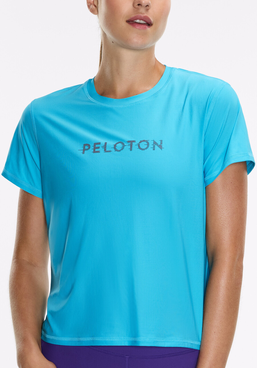 essential performance crop tee