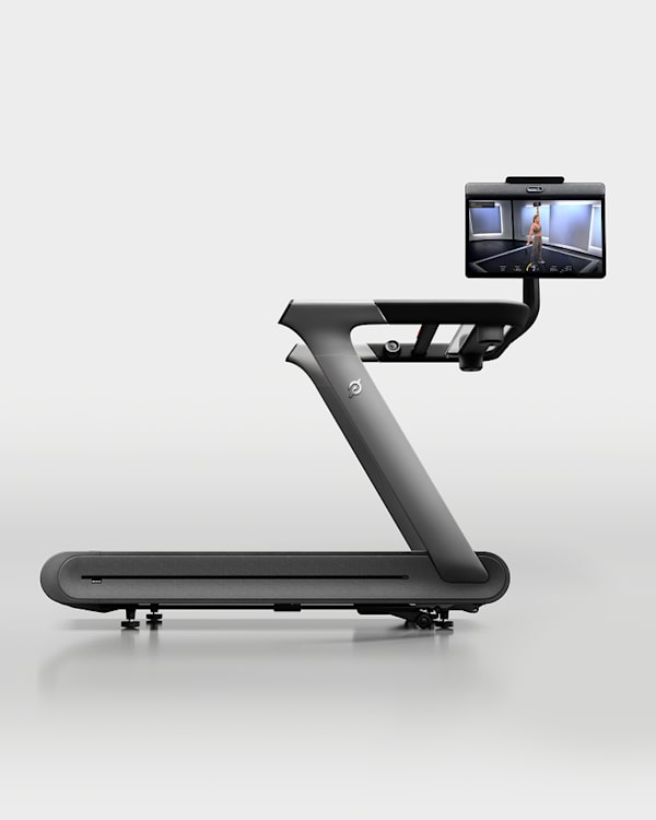 peloton cross training laufband powered by peloton iq