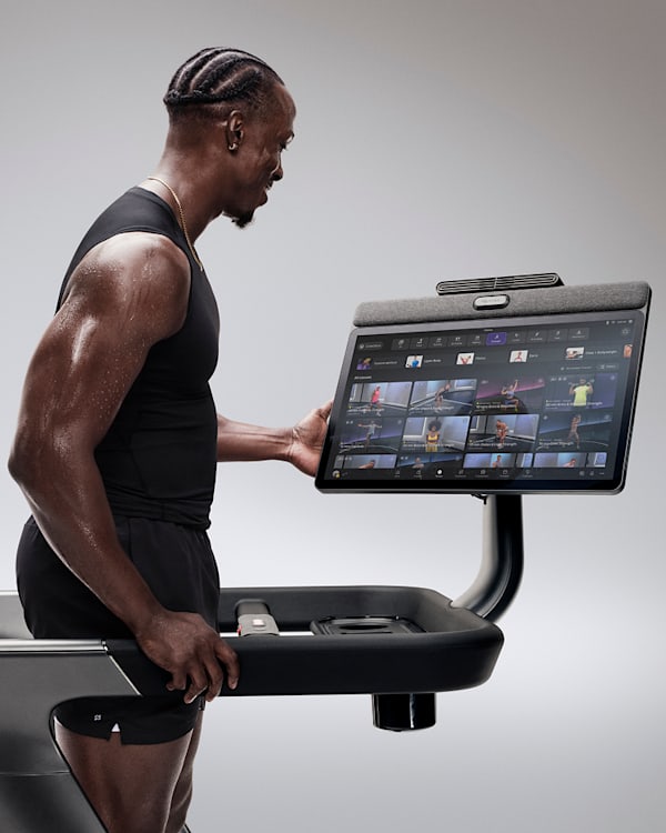 peloton cross training laufband powered by peloton iq